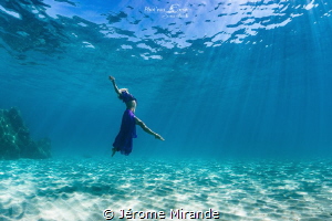 Dancing in the sea by Jérome Mirande 